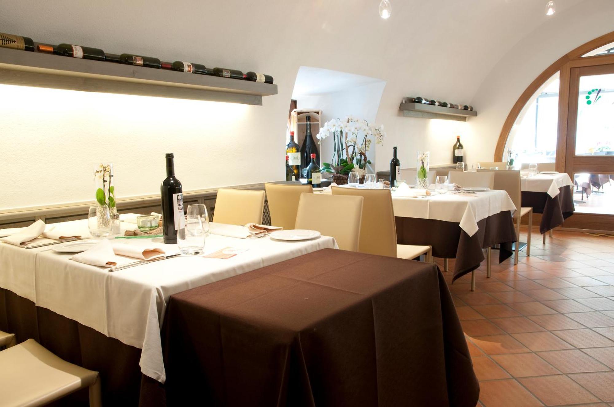 Albergo Ristorante La Palma Bissone Buitenkant foto
