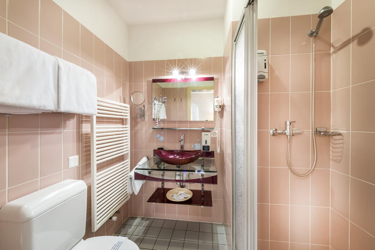 Albergo Ristorante La Palma Bissone Buitenkant foto